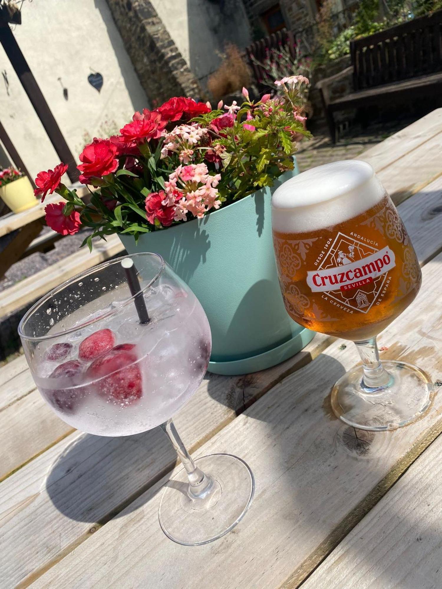 Hare And Hounds Hotell Foulridge Exteriör bild